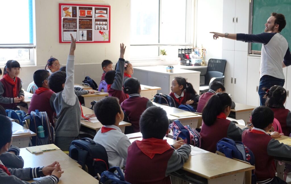 Tom in class in Shanghai