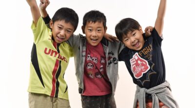 Children locking arms in Bangkok