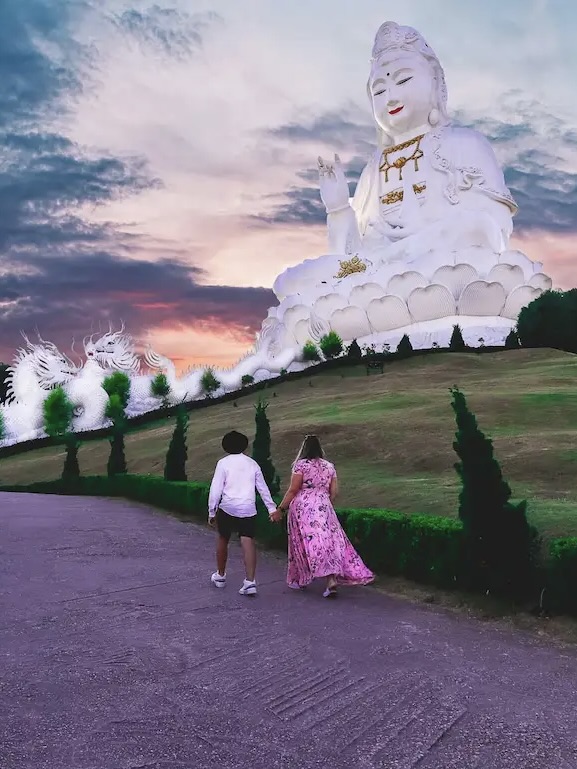 Wat-Huay-Pla-Kang-Toti-and-Ale-Chiang-Rai