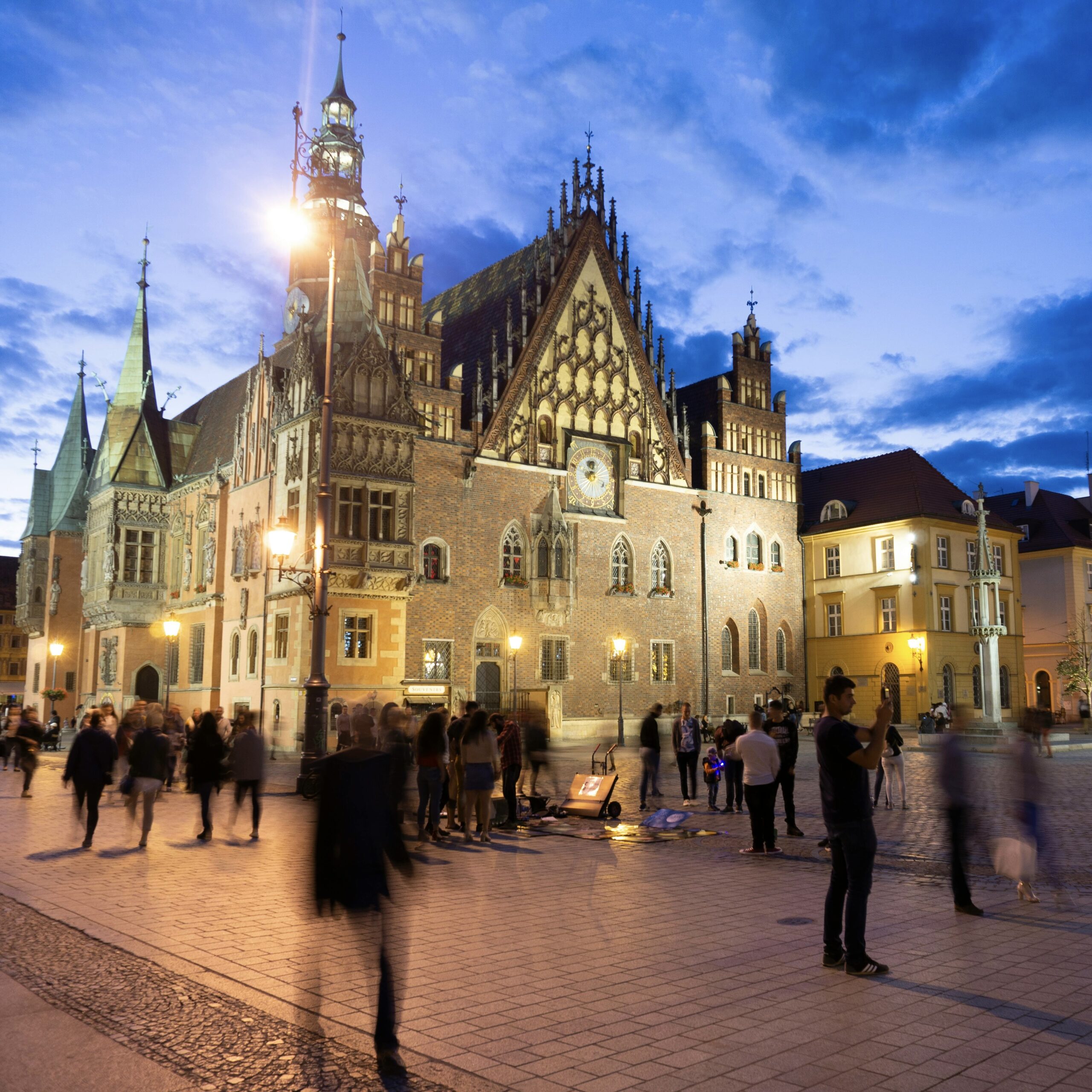 pexels-kamilzubrzycki-1200386 2